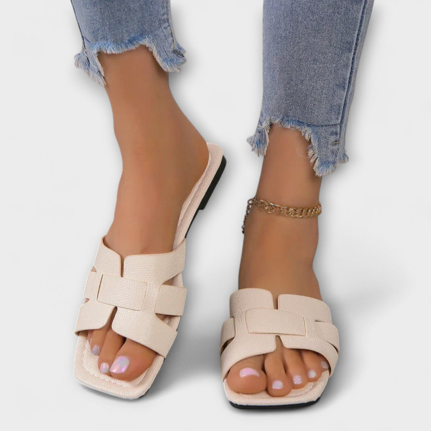Diva Flat Sandals