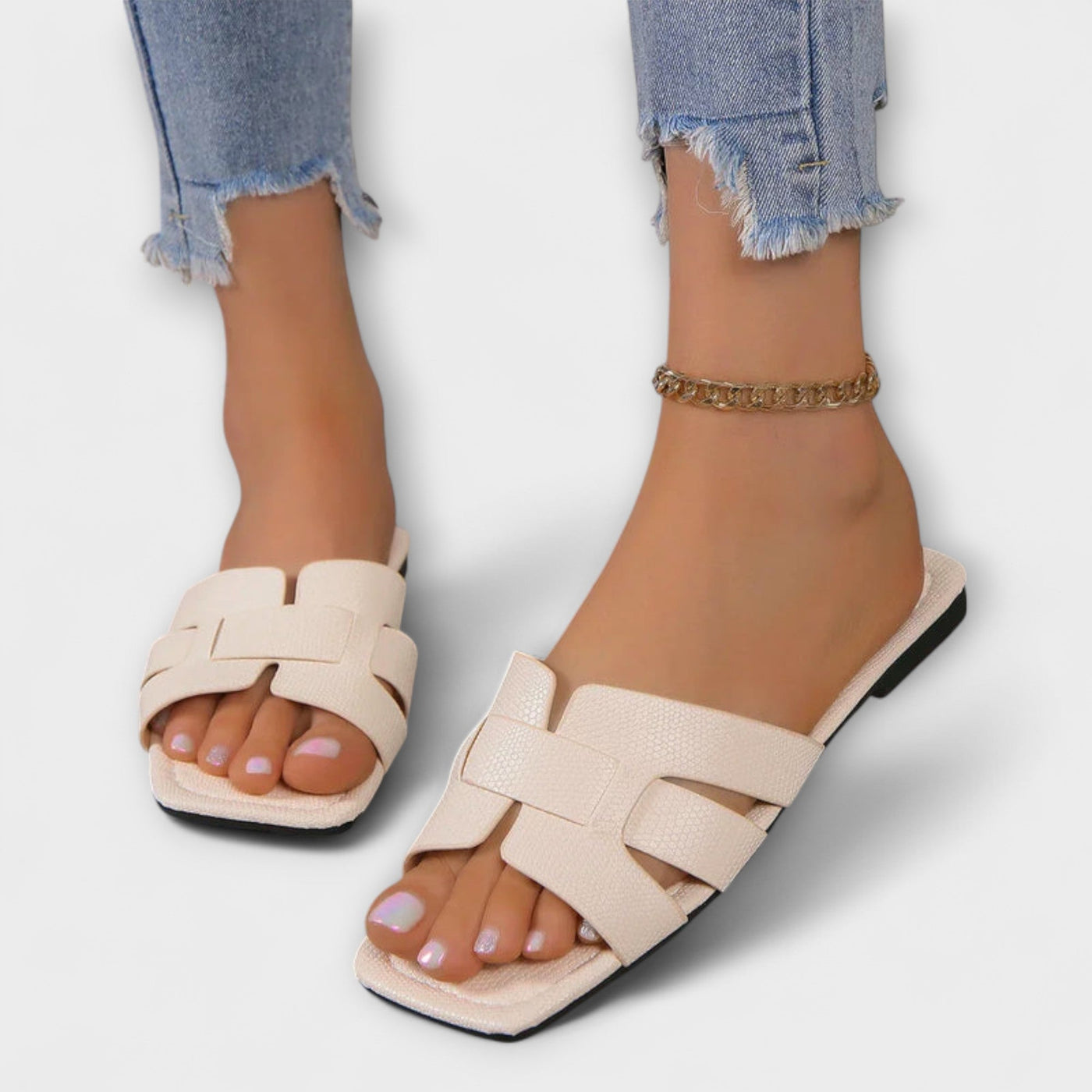 Diva Flat Sandals